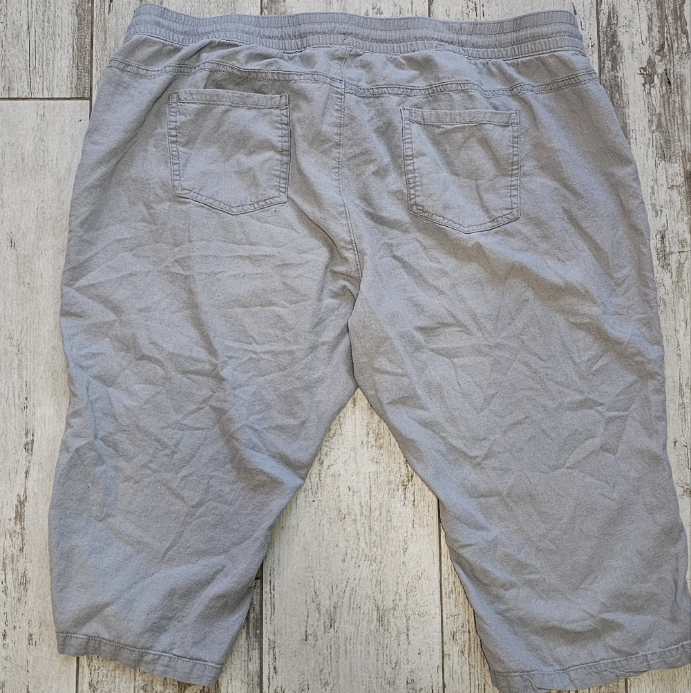 Old Navy Light Gray Capris 24 - Picture 2 of 3